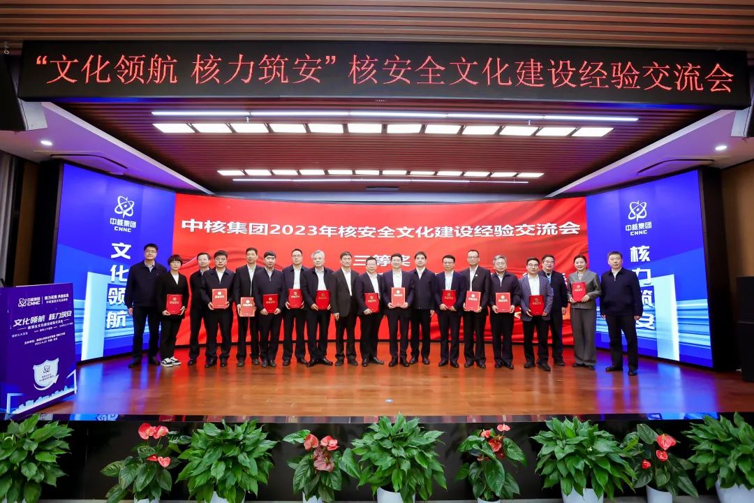 1682313064325785.jpg 00.jpg