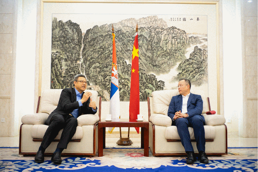 1701134578630215.gif 640.gif