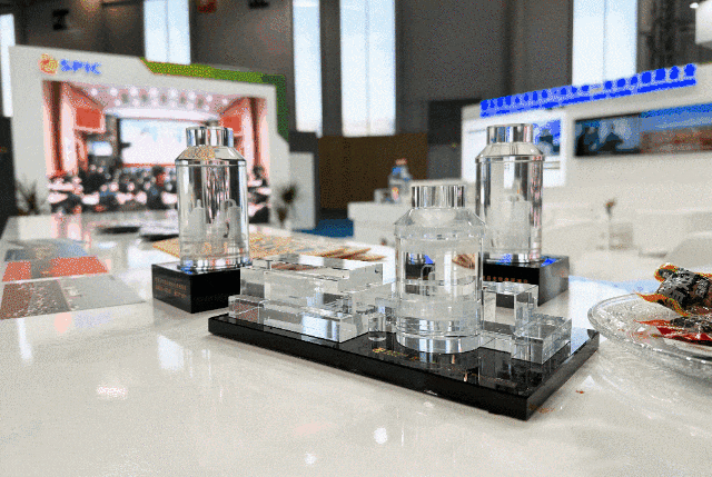 1701392689116794.gif 640.gif