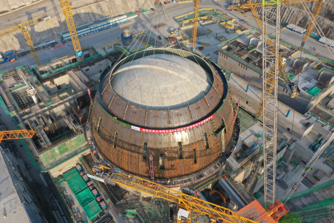 中核华兴公司承建的田湾核电8号机组外穹顶吊装成功